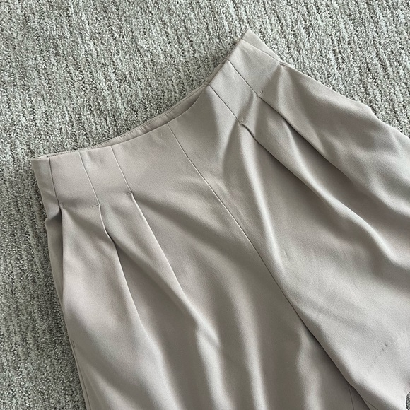 High rise pleated shorts Aritzia - Picture 3 of 6